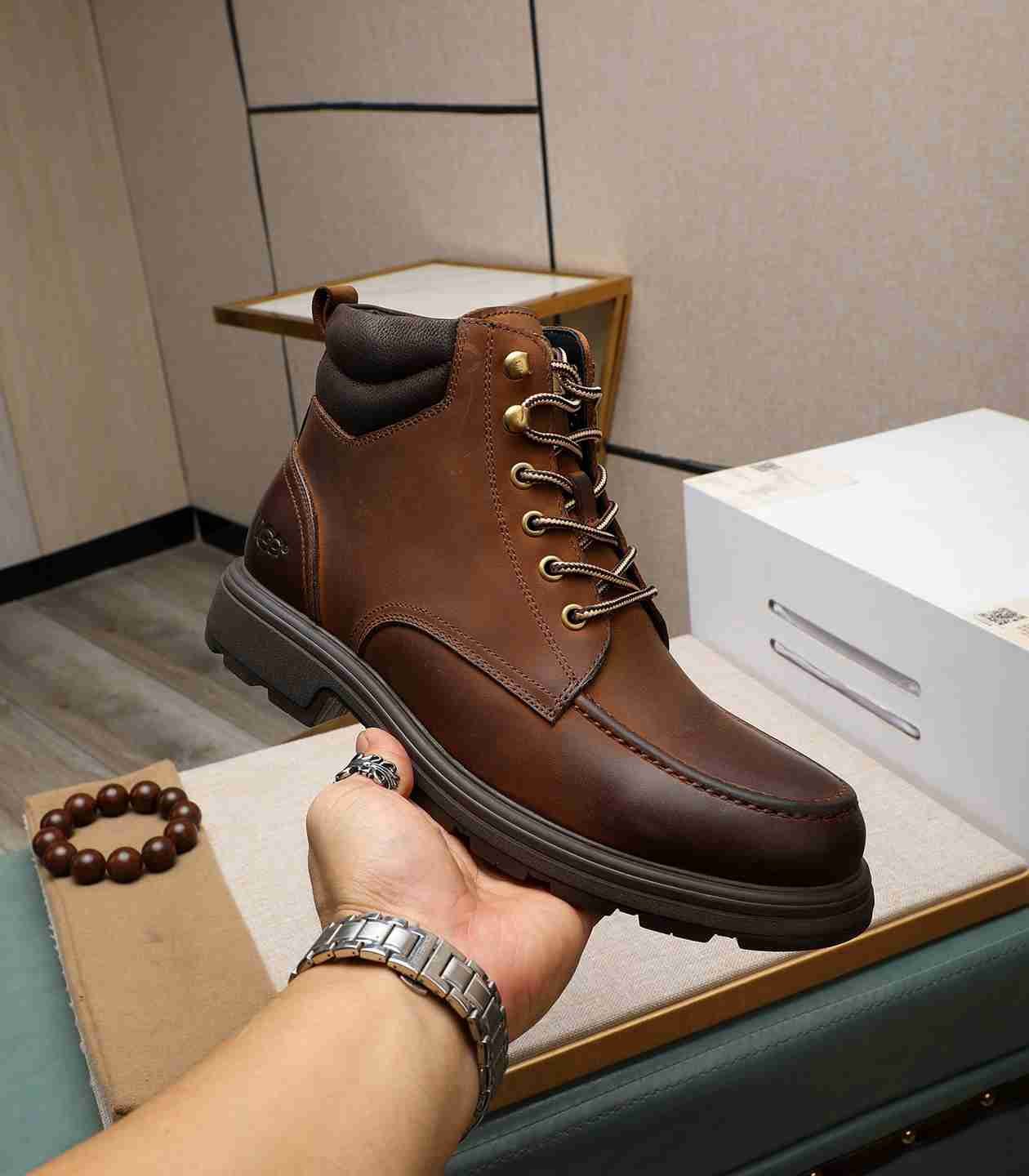 UGG Men’s Leather Boots Colorway 12 1190330-12