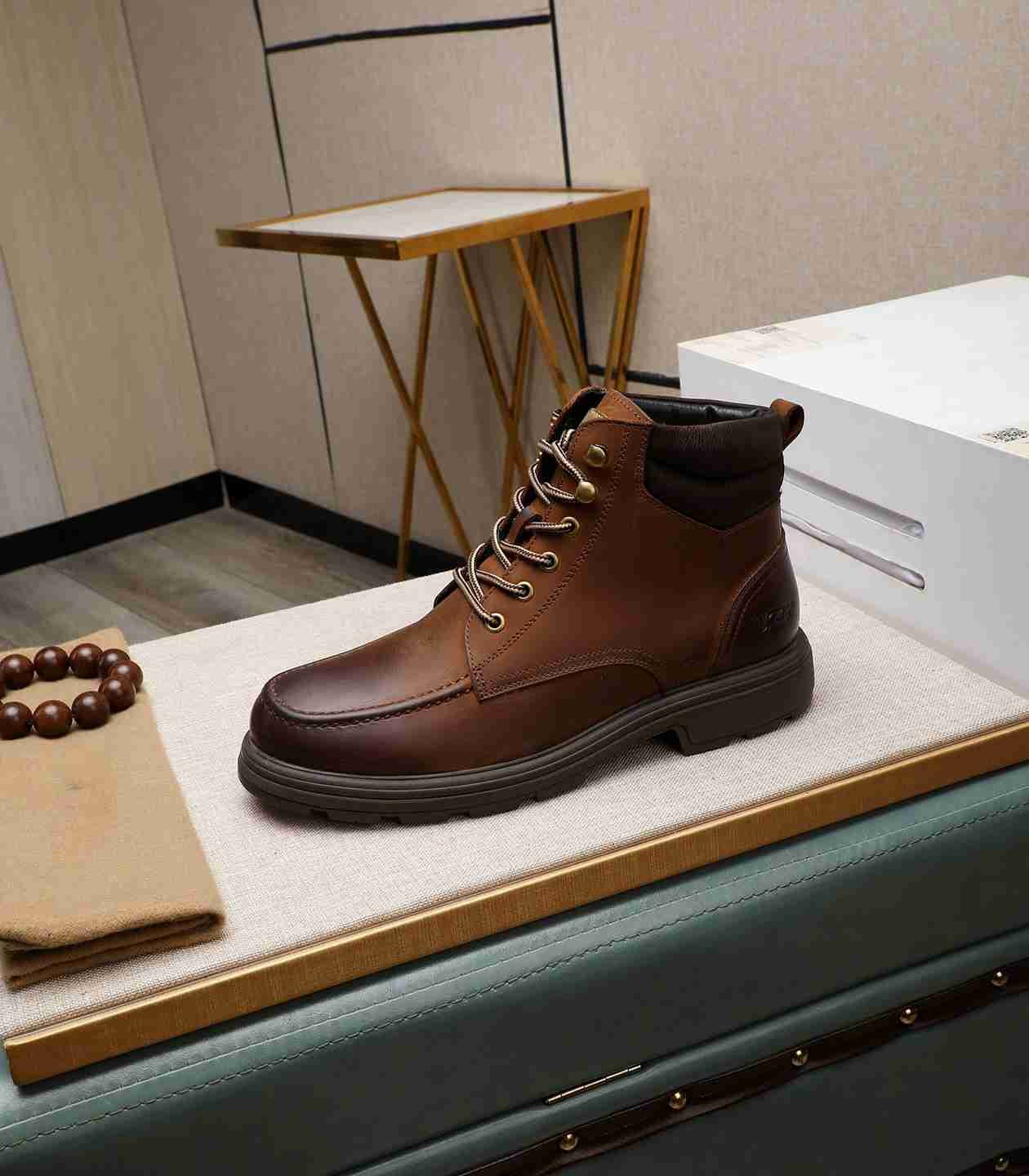 UGG Men’s Leather Boots Colorway 12 1190330-12