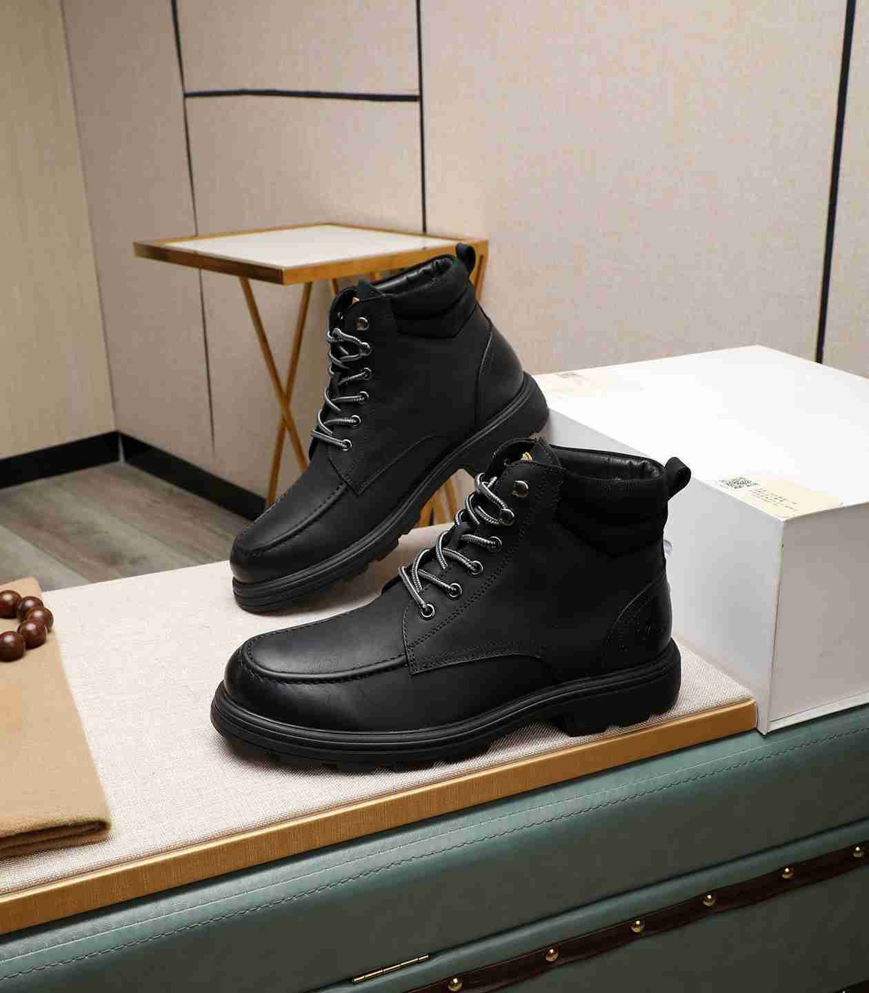 UGG Men’s Leather Boots Colorway 11 1190330-11