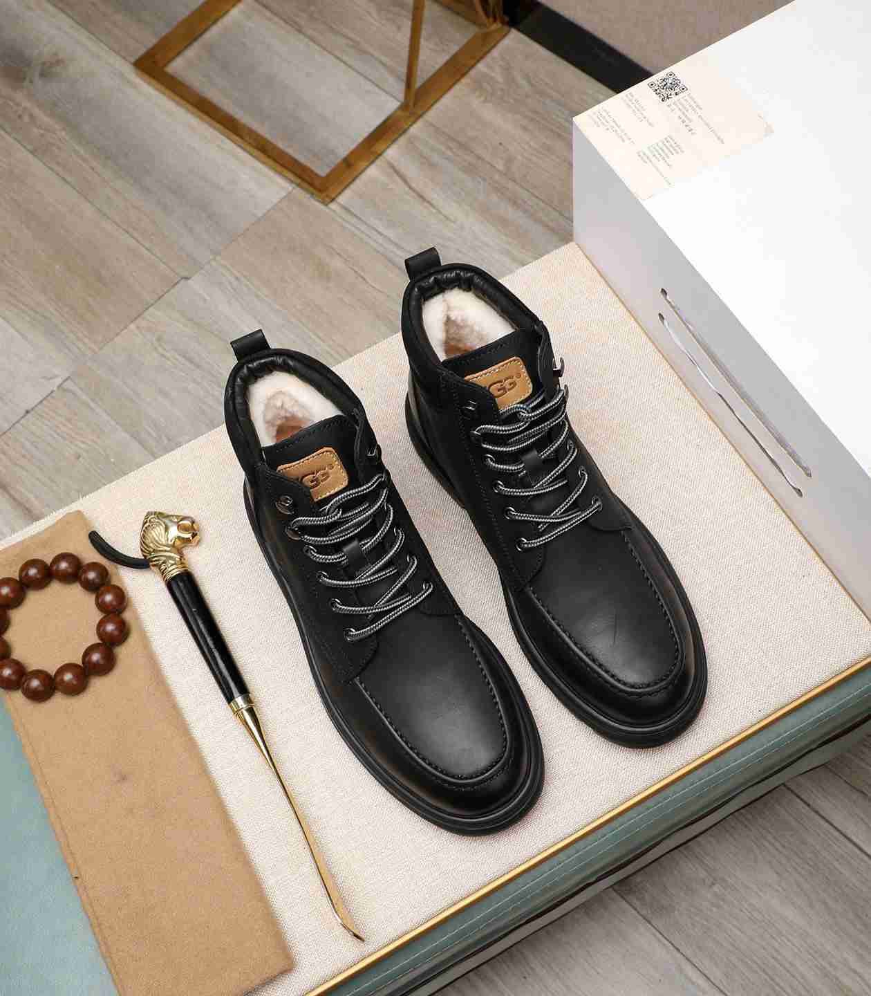 UGG Men’s Leather Boots Colorway 11 1190330-11