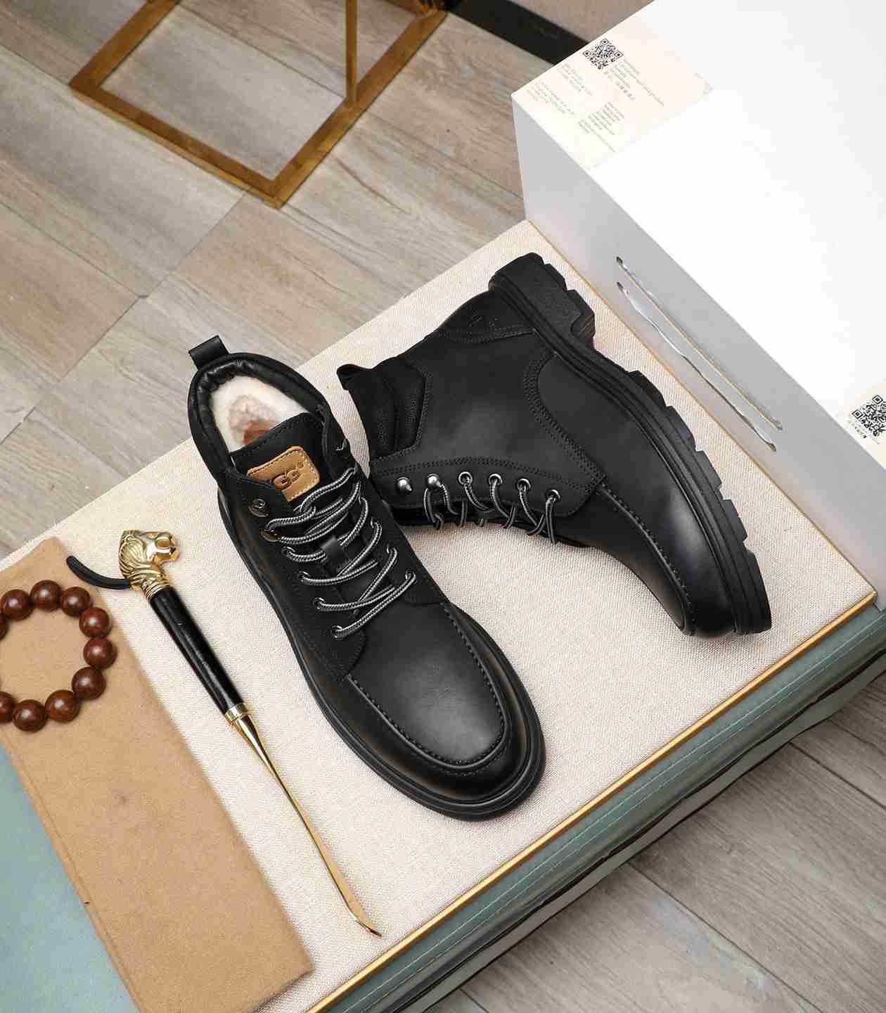 UGG Men’s Leather Boots Colorway 11 1190330-11