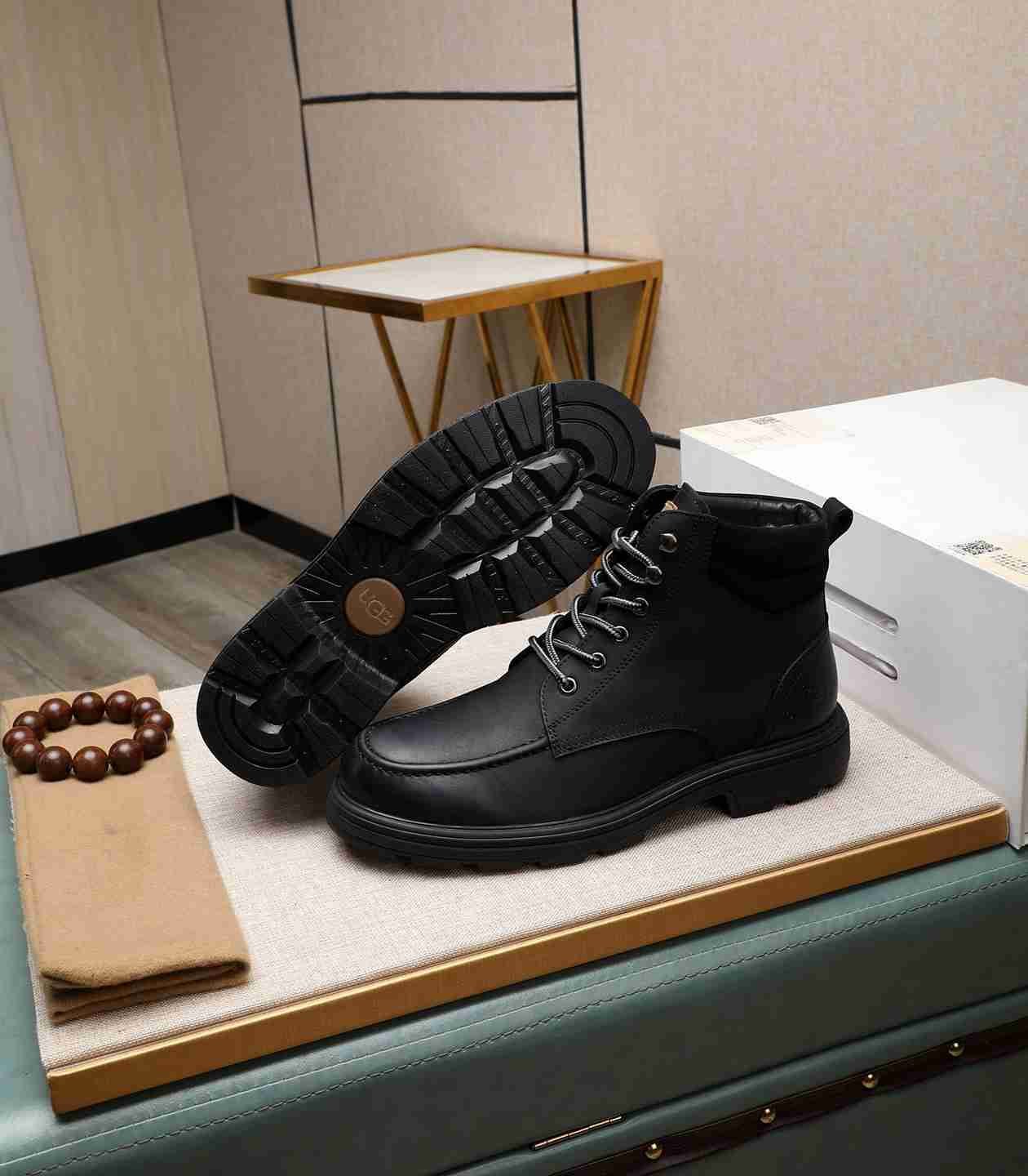 UGG Men’s Leather Boots Colorway 11 1190330-11