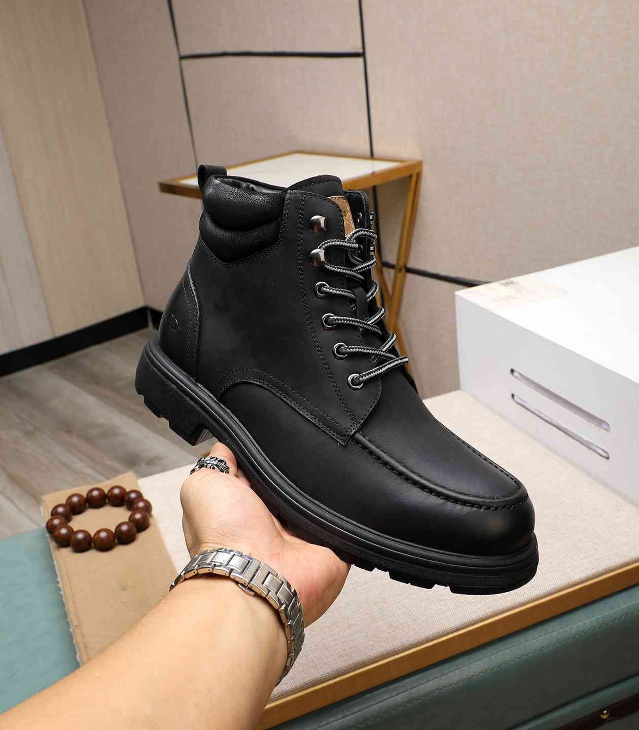 UGG Men’s Leather Boots Colorway 11 1190330-11