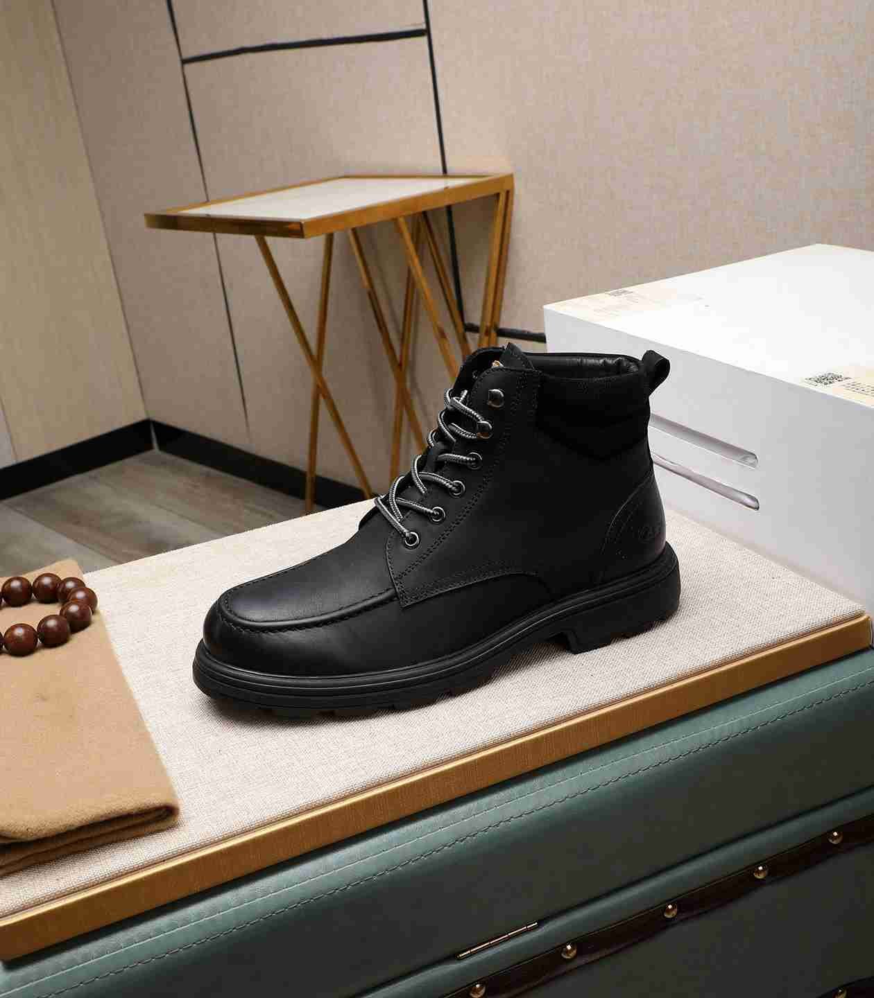 UGG Men’s Leather Boots Colorway 11 1190330-11
