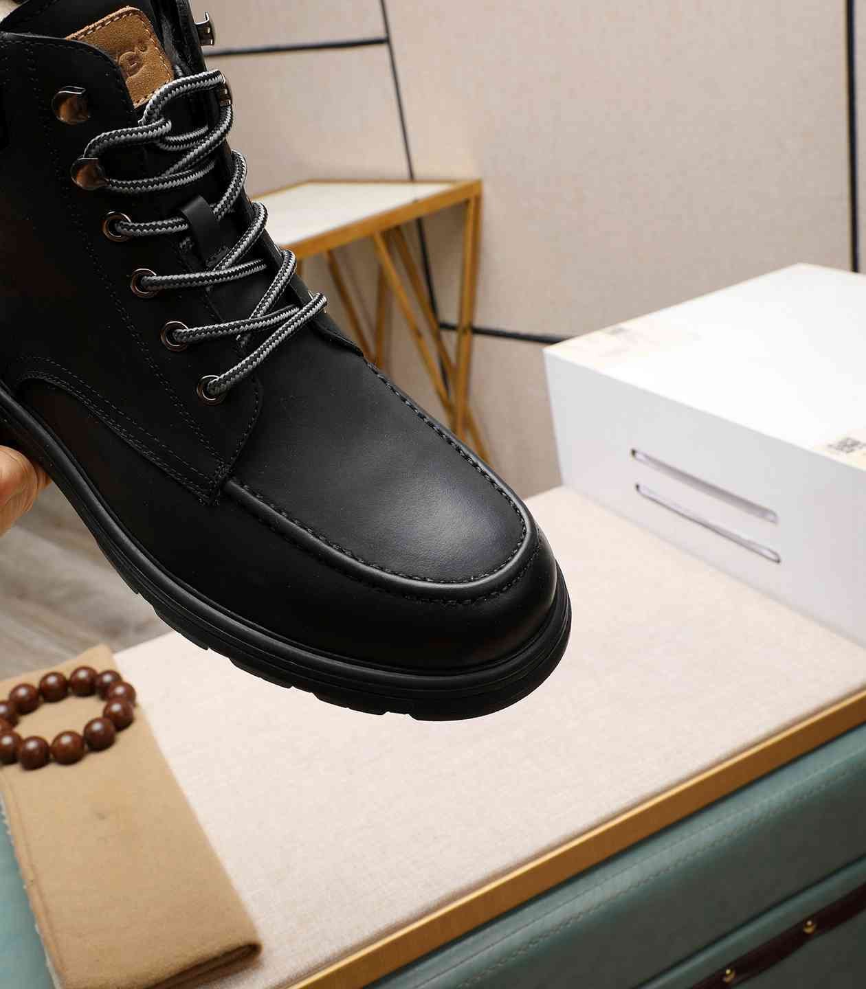 UGG Men’s Leather Boots Colorway 11 1190330-11