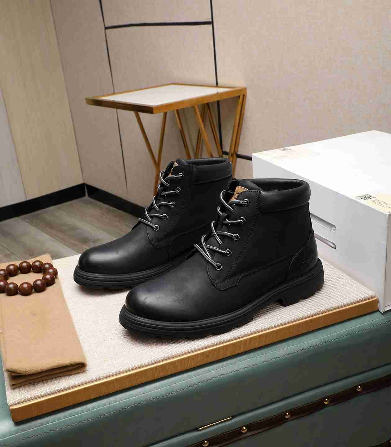 UGG Men's Leather Boots Colorway 10 1190330-10