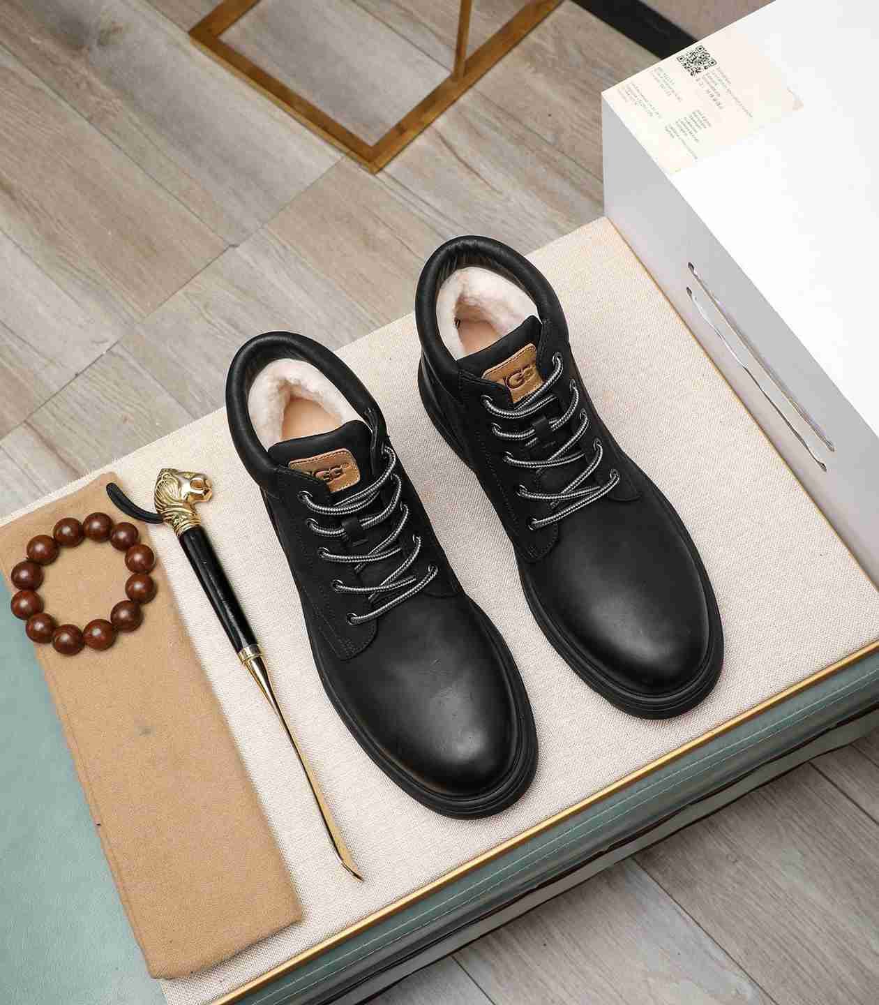 UGG Men’s Leather Boots Colorway 10 1190330-10