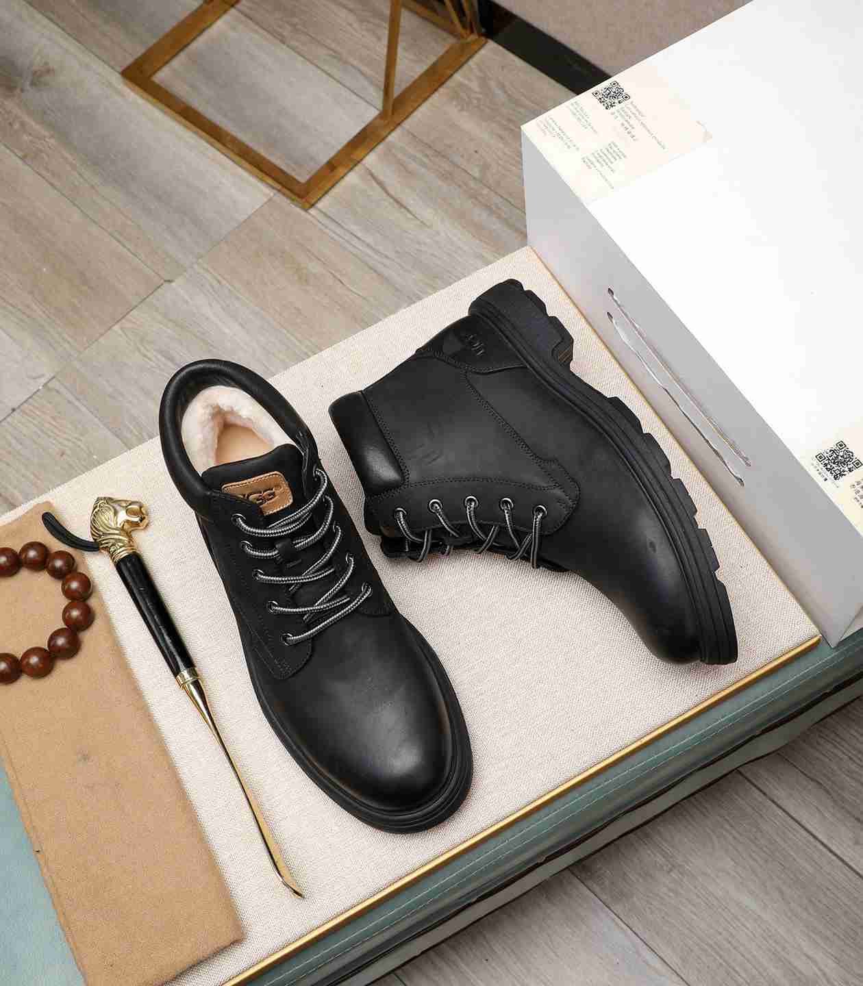 UGG Men’s Leather Boots Colorway 10 1190330-10