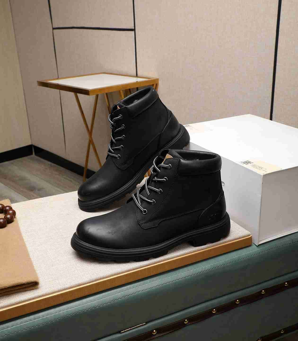 UGG Men’s Leather Boots Colorway 10 1190330-10