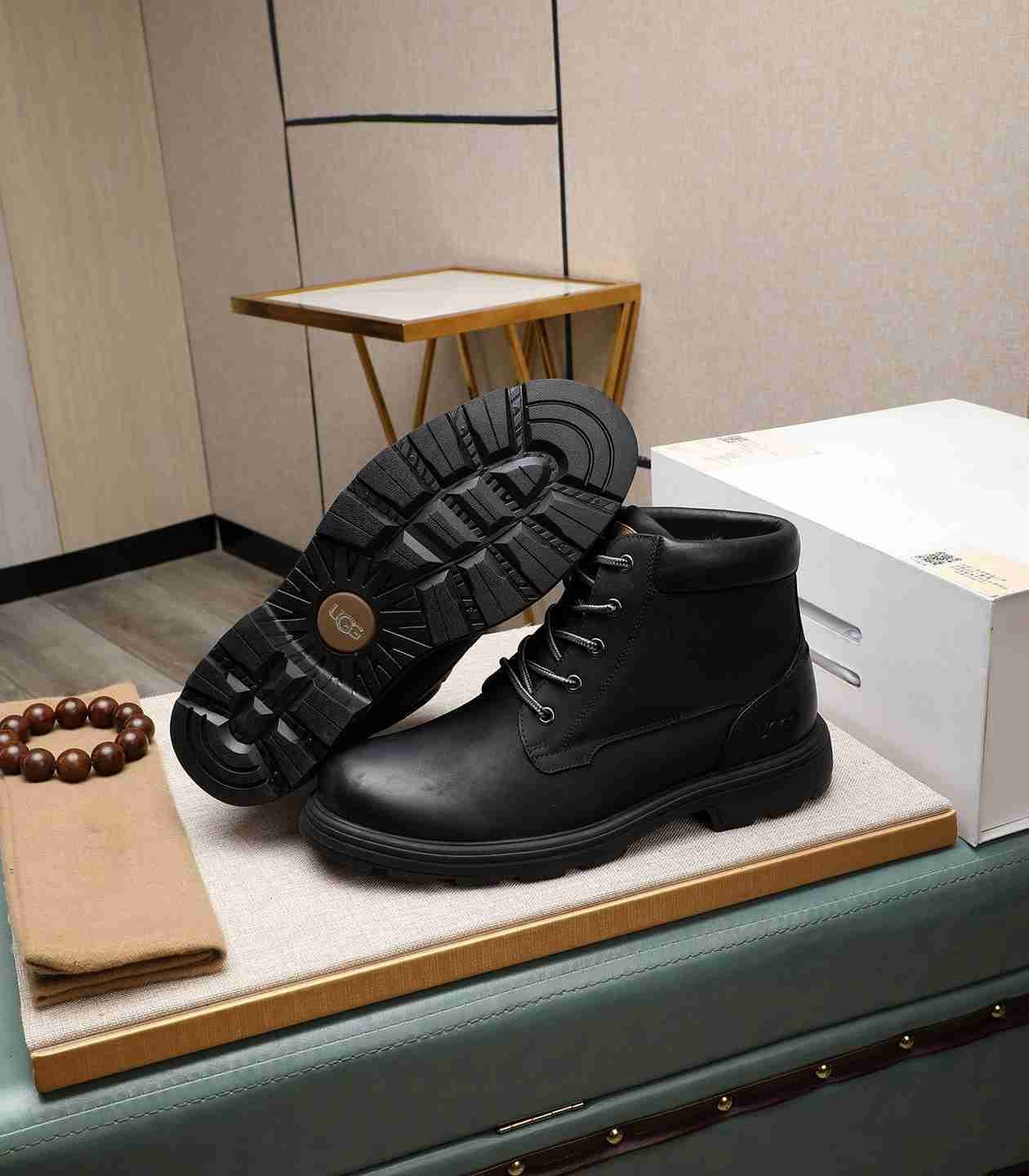 UGG Men’s Leather Boots Colorway 10 1190330-10