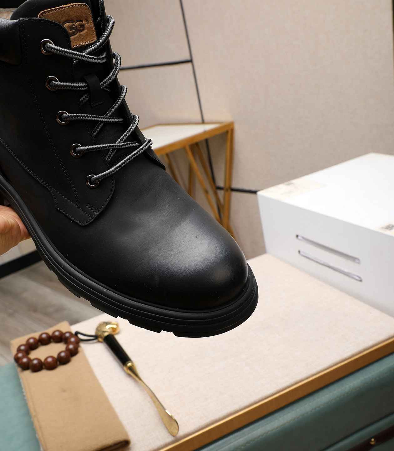 UGG Men’s Leather Boots Colorway 10 1190330-10