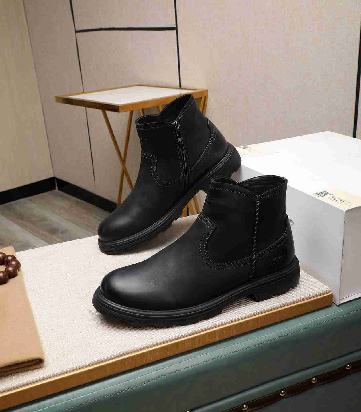 UGG Men’s Leather Boots Colorway 7 1190330-7