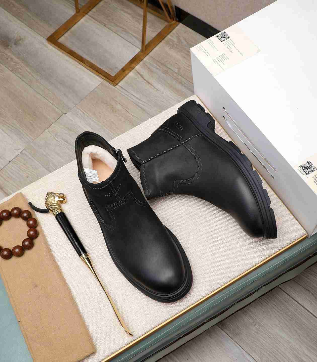 UGG Men’s Leather Boots Colorway 7 1190330-7