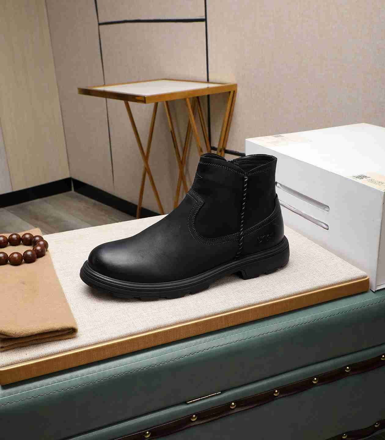 UGG Men’s Leather Boots Colorway 7 1190330-7