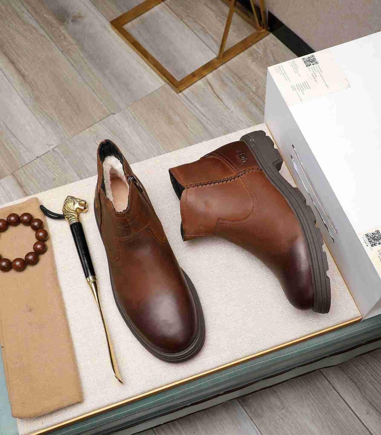 UGG Men’s Leather Boots Colorway 5 1190330-5