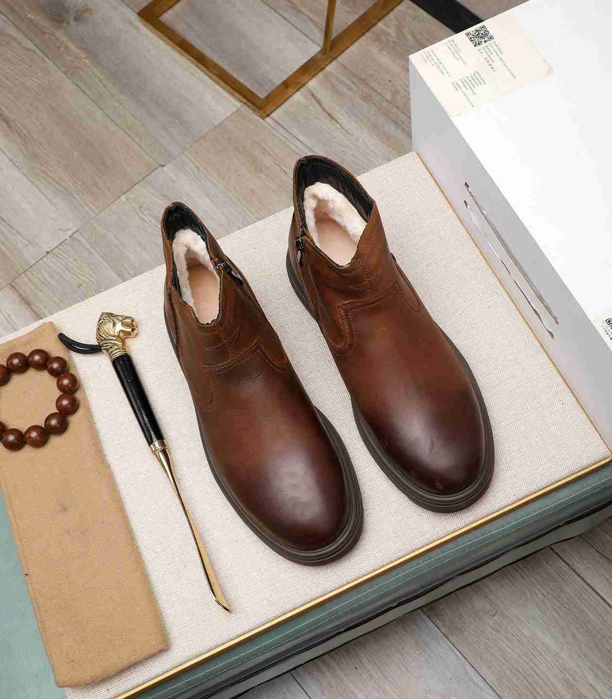 UGG Men’s Leather Boots Colorway 5 1190330-5