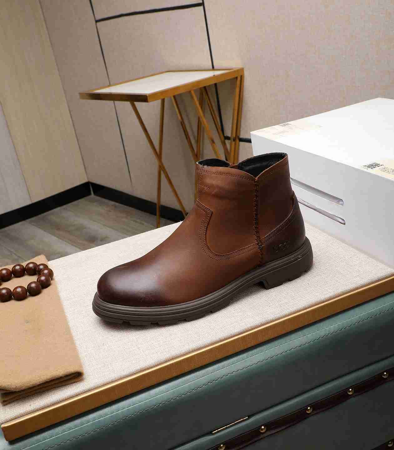 UGG Men’s Leather Boots Colorway 5 1190330-5