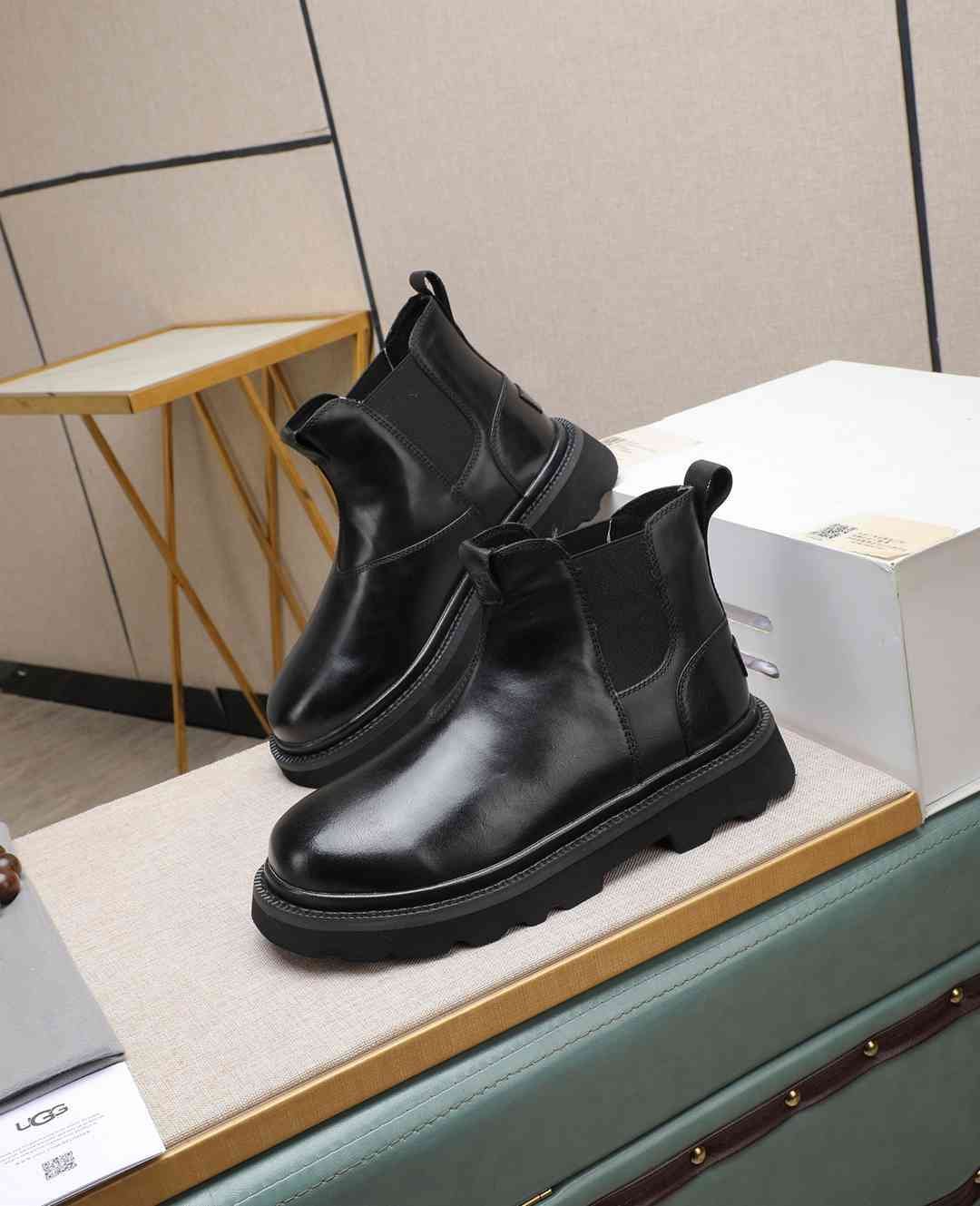 UGG Men’s Leather Boots Colorway 8 1190350-8