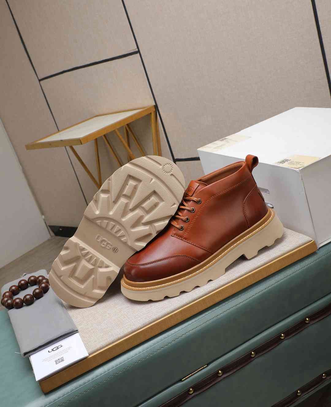 UGG Men’s Leather Boots Colorway 5 1190350-5