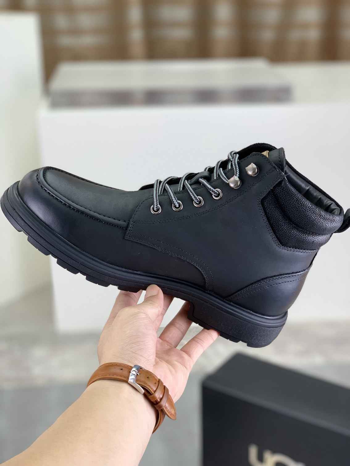 UGG Men’s UGG-5877 Boots Colorway 3 1081340-3