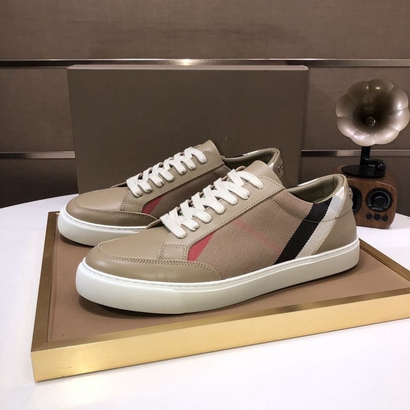 Burberry Leather Low-Top Sneakers Colorway 6 1725260-6