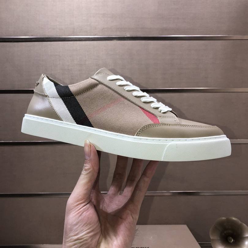 Burberry Leather Low-Top Sneakers Colorway 6 1725260-6