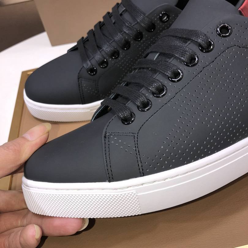 Burberry Leather Low-Top Sneakers Colorway 2 1725260-2