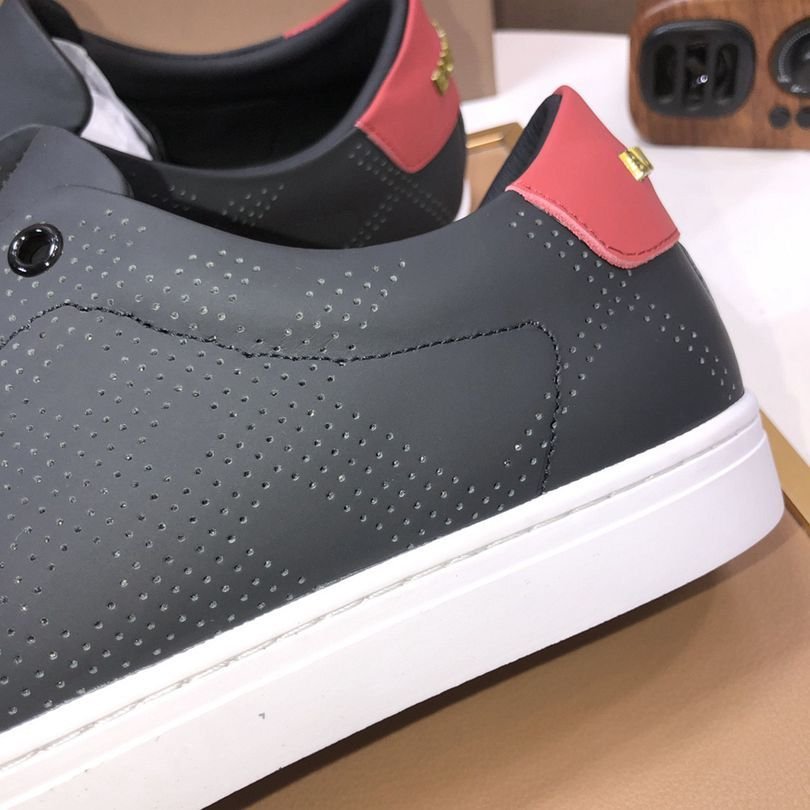 Burberry Leather Low-Top Sneakers Colorway 2 1725260-2