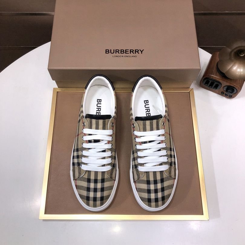 Burberry Leather Low-Top Sneakers Colorway 1 1725260-1