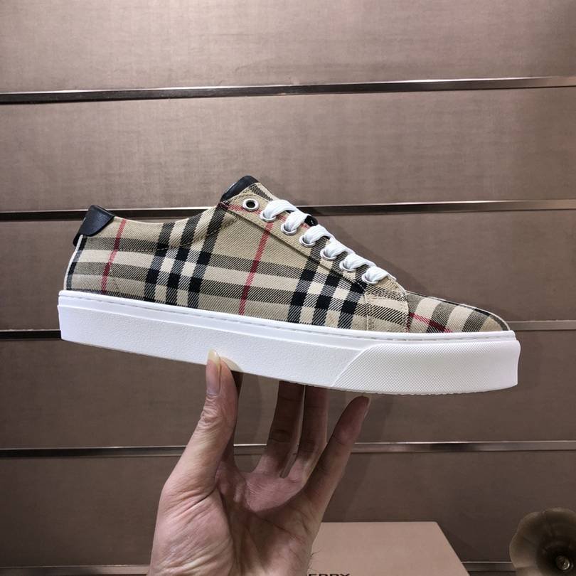 Burberry Leather Low-Top Sneakers Colorway 1 1725260-1