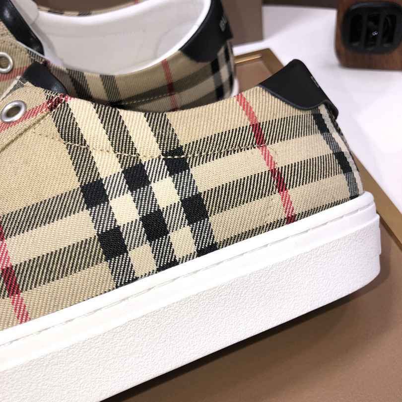 Burberry Leather Low-Top Sneakers Colorway 1 1725260-1