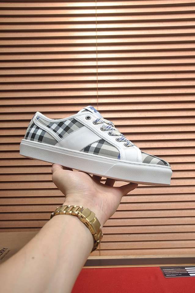 Burberry Leather Low-Top Sneakers Colorway 3 1133250-3