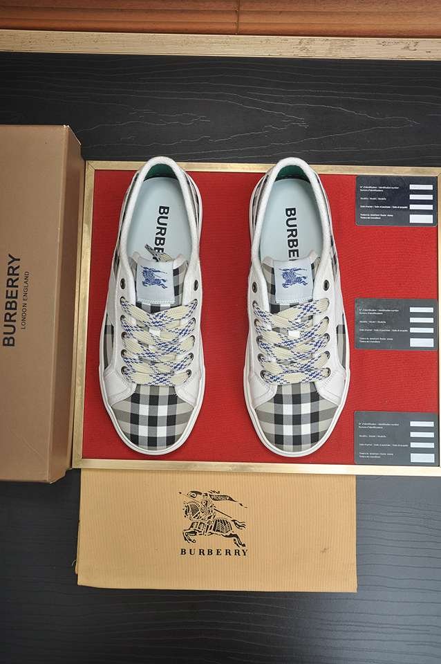 Burberry Leather Low-Top Sneakers Colorway 3 1133250-3
