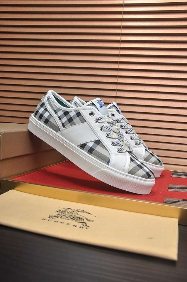 Burberry Leather Low-Top Sneakers Colorway 3 1133250-3
