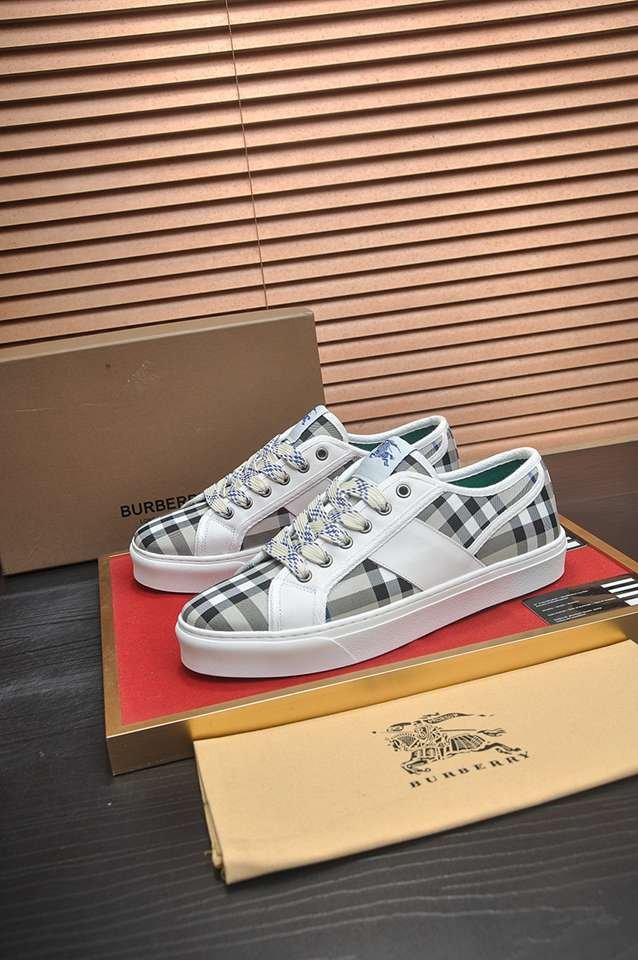 Burberry Leather Low-Top Sneakers Colorway 3 1133250-3