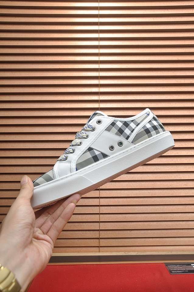 Burberry Leather Low-Top Sneakers Colorway 3 1133250-3