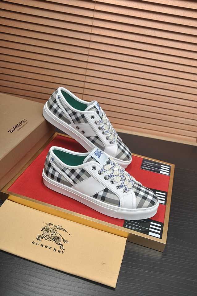 Burberry Leather Low-Top Sneakers Colorway 3 1133250-3