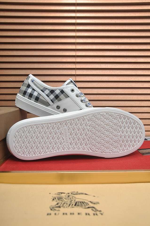 Burberry Leather Low-Top Sneakers Colorway 3 1133250-3