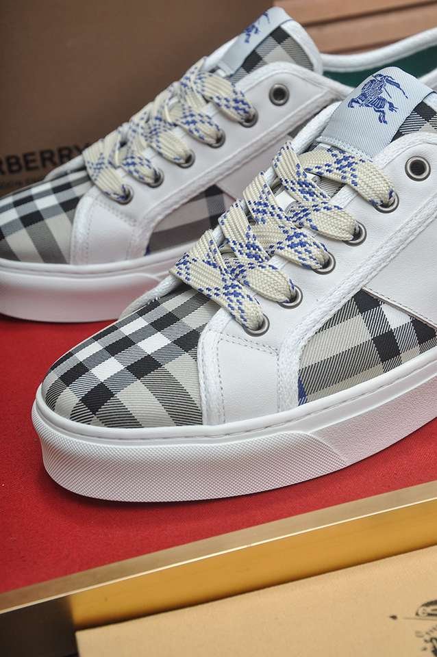 Burberry Leather Low-Top Sneakers Colorway 3 1133250-3