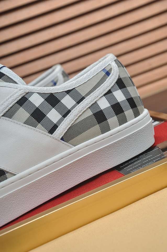 Burberry Leather Low-Top Sneakers Colorway 3 1133250-3