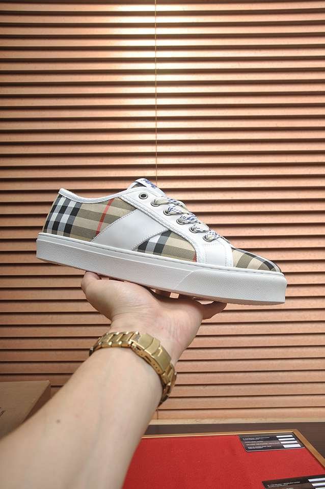 Burberry Leather Low-Top Sneakers Colorway 2 1133250-2