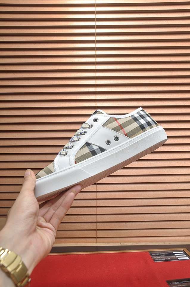 Burberry Leather Low-Top Sneakers Colorway 2 1133250-2