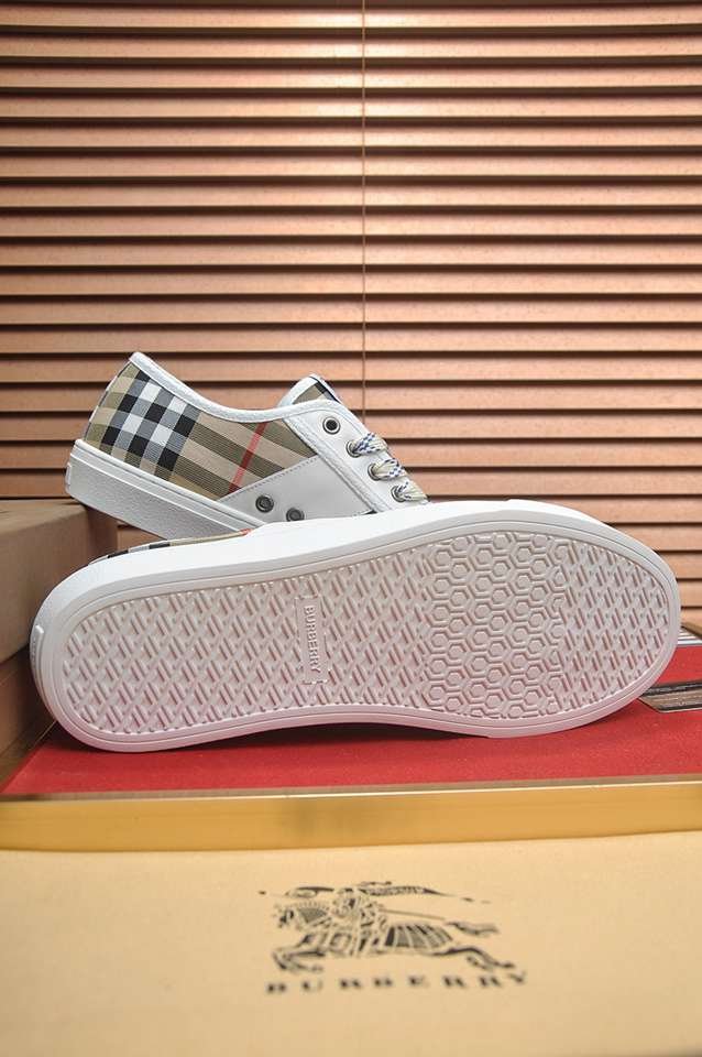 Burberry Leather Low-Top Sneakers Colorway 2 1133250-2