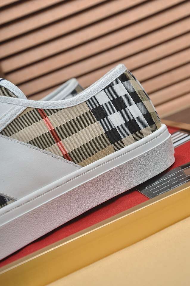 Burberry Leather Low-Top Sneakers Colorway 2 1133250-2