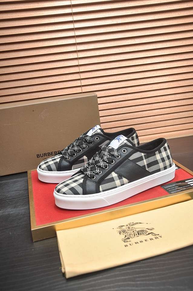 Burberry Leather Low-Top Sneakers Colorway 1 1133250-1