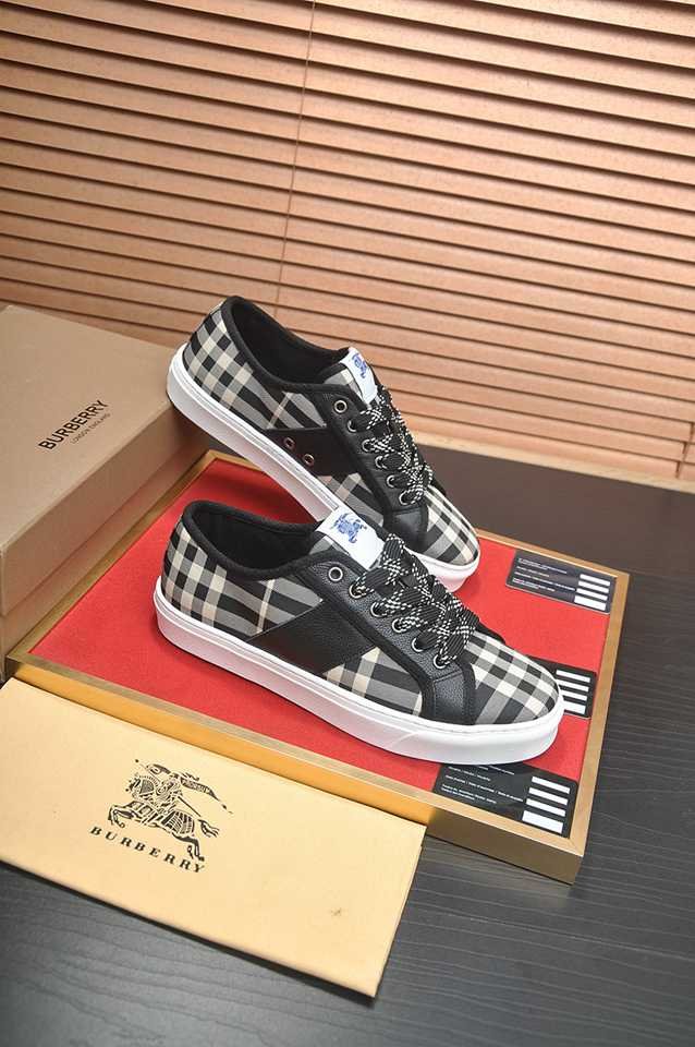 Burberry Leather Low-Top Sneakers Colorway 1 1133250-1