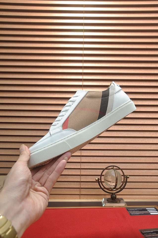 Burberry Leather Low-Top Sneakers Colorway 40 1133260-40