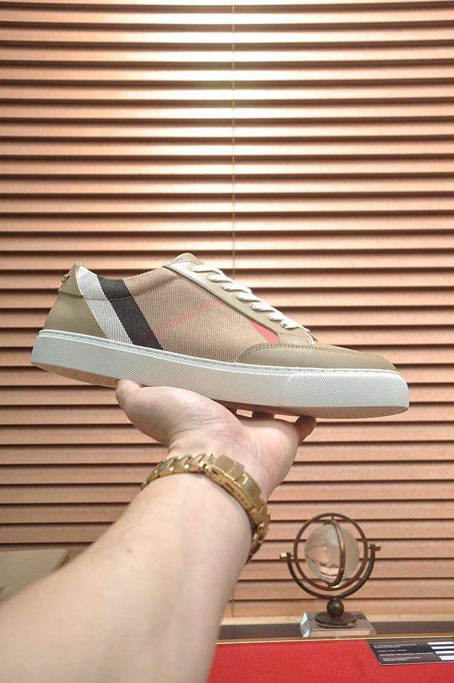 Burberry Leather Low-Top Sneakers Colorway 39 1133260-39