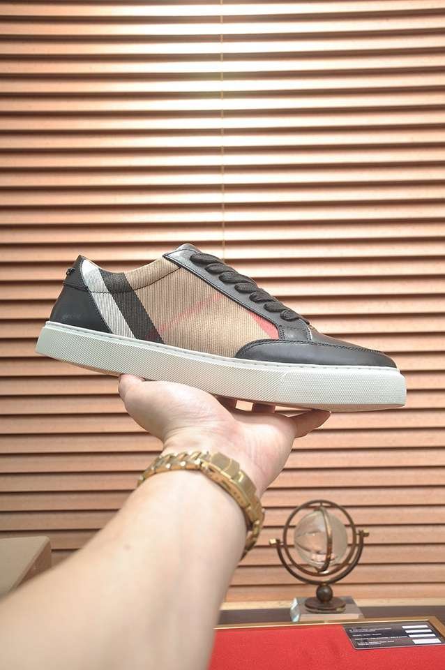 Burberry Leather Low-Top Sneakers Colorway 38 1133260-38