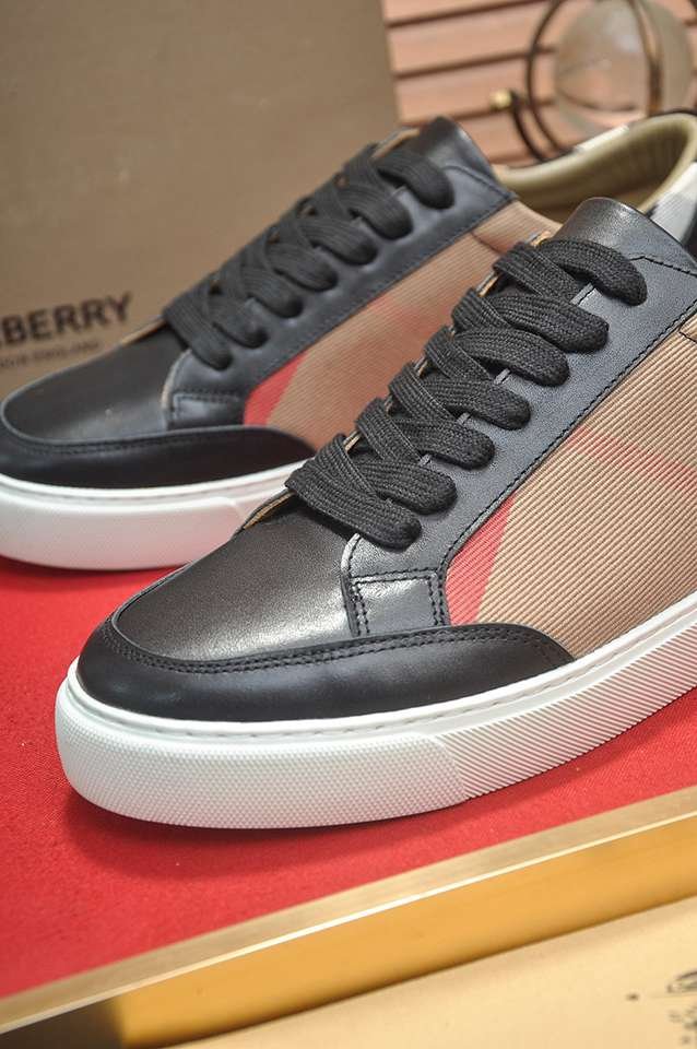 Burberry Leather Low-Top Sneakers Colorway 38 1133260-38